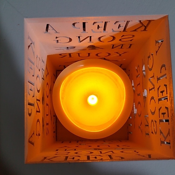 Wooden battery operated table lamp nightlight "KEEP A SONG IN YOUR HEART" DECOR - Picture 3 of 12